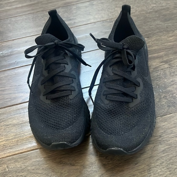 Women’s Nike black sneakers excellent condition size 9.5 epic react - Picture 1 of 10